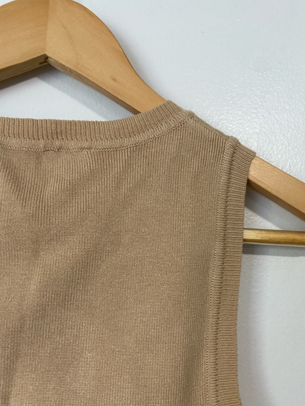 Zara Sleeveless Crew Neck Knit Top in Beige - Picture 6 of 10
